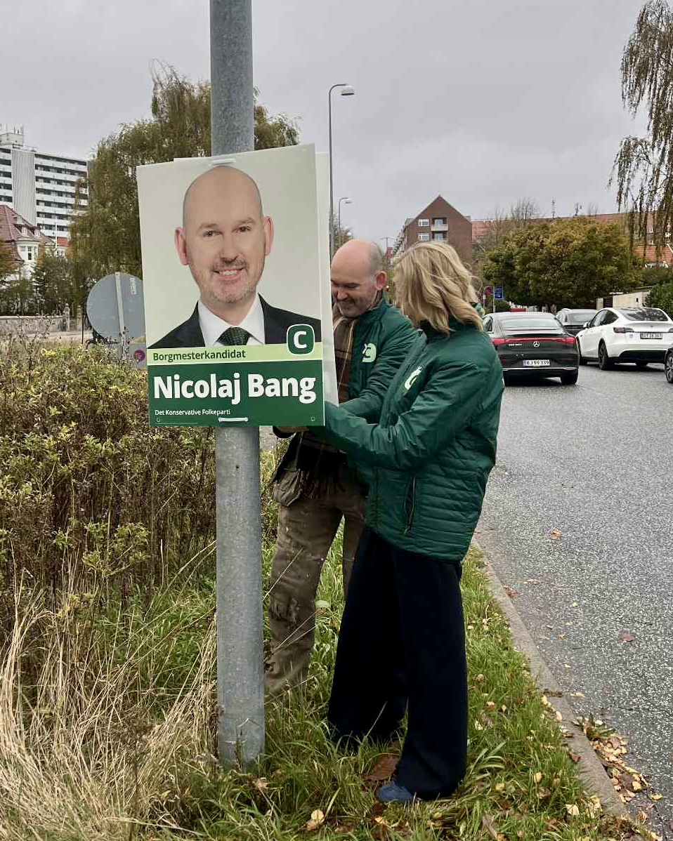 Valgkampen skudt i gang i Aarhus – med smil, kampgejst og lidt kolde fingre